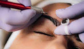 ¿Cuáles son los inconvenientes del microblading?